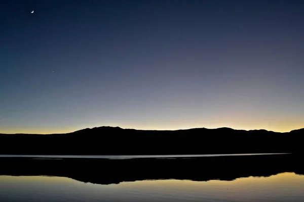 Orange Sunset Silhouette Mountains Reflected Water Sanabria Lake Spain — Stockfoto