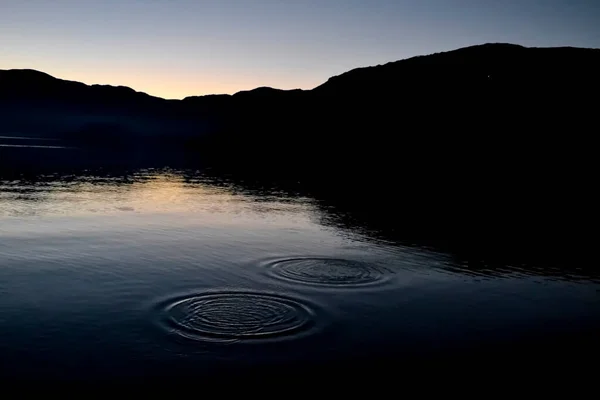 Рябь Воде Озера Санта Мария Испании Оранжевым Закатом Над Силуэтом — стоковое фото