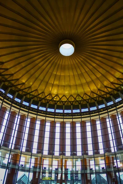 Inomhus Utsikt Över Gyllene Kupol Atocha Järnvägsstation Madrid Spanien — Stockfoto