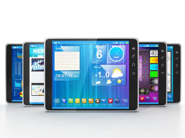 Gruppe von Tablet-Computern auf weißem Hintergrund frontal. Unterschiede lizenzfreie Stockfotos