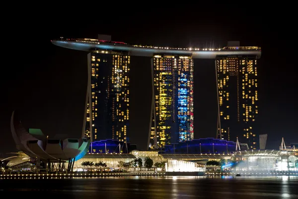 Marina Bay Sands por noite — Fotografia de Stock