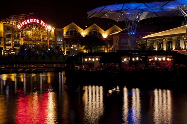 Clarke Quay pointe de la rivière la nuit — Photo