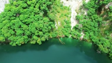 Chonburi, Tayland 'daki eski maden kanyonu manzarası üzerinde güzel bir anten.