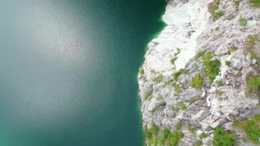 Chonburi, Tayland 'daki eski maden kanyonu manzarası üzerinde güzel bir anten.