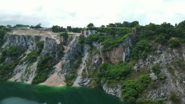 Vacker Antenn Över Den Gamla Gruvan Ravinen Landskap Chonburi Thailand — Stockvideo