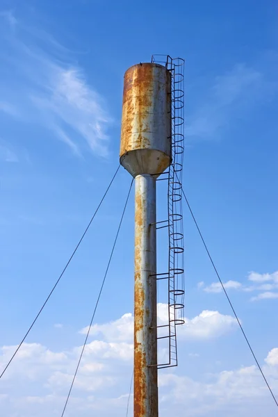 Grande torre dell'acqua — Foto Stock