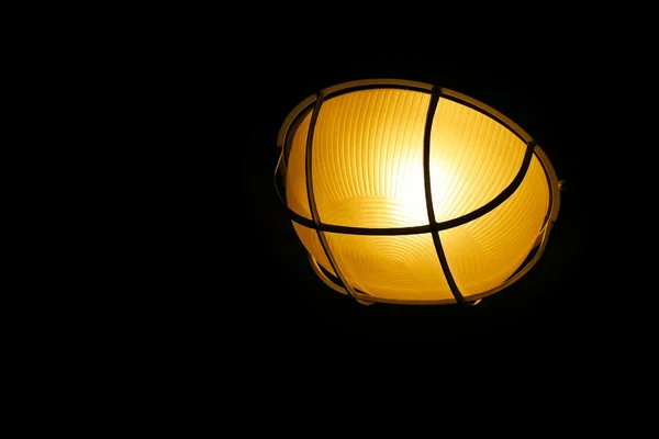 Lanterna isolada em preto — Fotografia de Stock