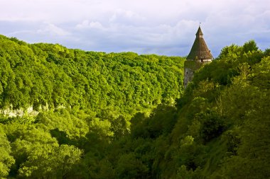 verde encosta íngreme em kamianets-podilsky, Ucrânia