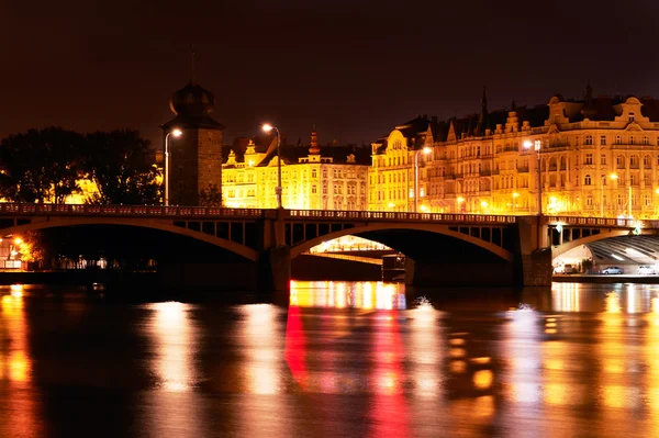 Prag på natten. — Stockfoto