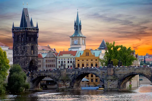 Eglise Tyn à Prague au coucher du soleil Images De Stock Libres De Droits