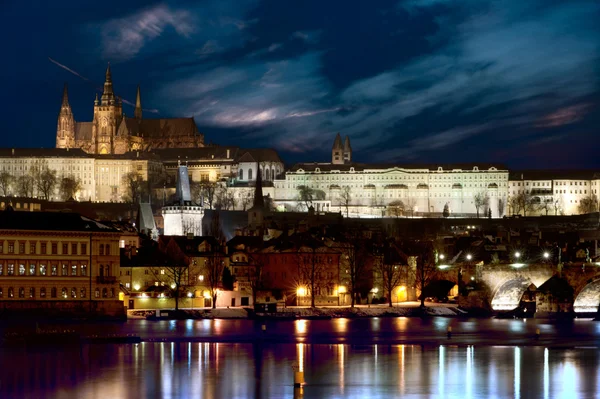 Castello di Praga di notte — Foto Stock