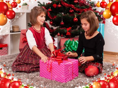 Noel hediyelerini çocuklarla