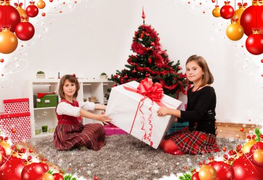 Noel hediyelerini çocuklarla