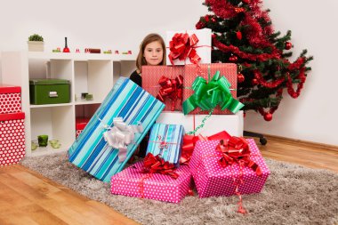 Noel hediye ile mutlu çocuklar