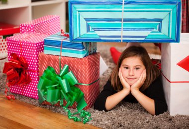 Noel hediye ile mutlu çocuklar