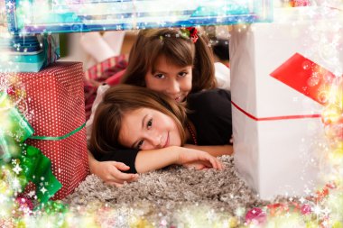 Noel hediyelerini çocuklarla