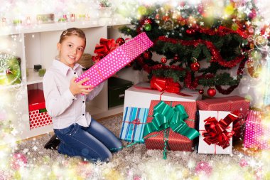 Noel hediyelerini çocuklarla