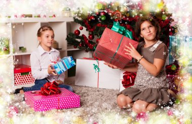 Noel hediyelerini çocuklarla