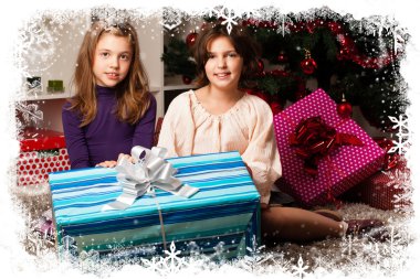 Noel hediyelerini çocuklarla