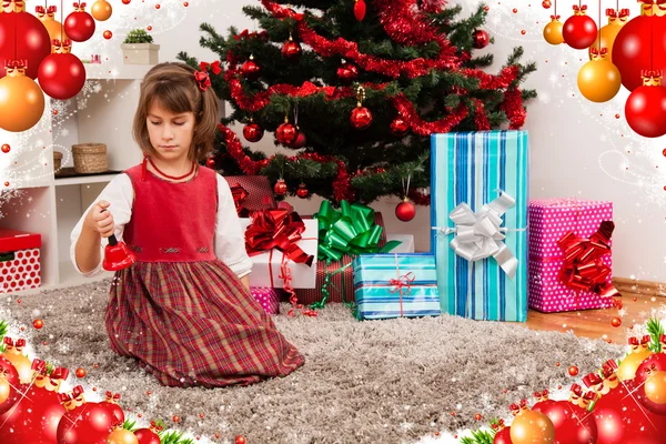 Jonge geitjes met hun Kerstcadeaus — Stockfoto