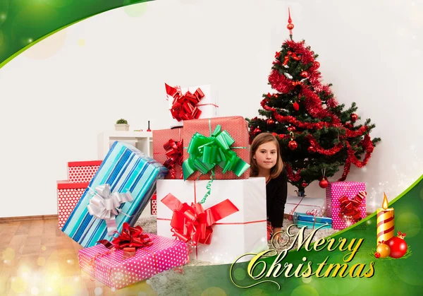 Les enfants avec leurs cadeaux de Noël — Photo