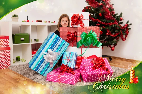 Niños con sus regalos de Navidad — Foto de Stock