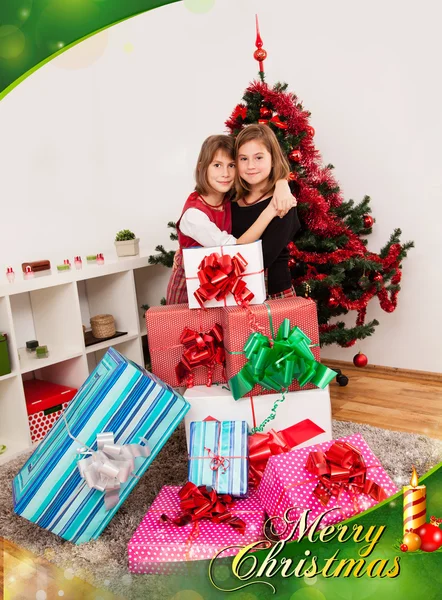 孩子们与他们的圣诞礼物 — 图库照片
