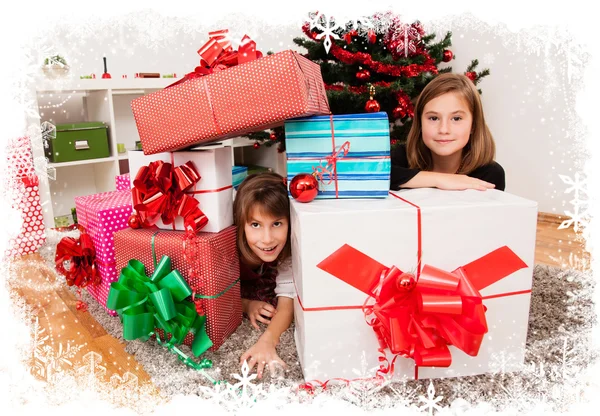 Kids with their christmas presents — Stock Photo, Image