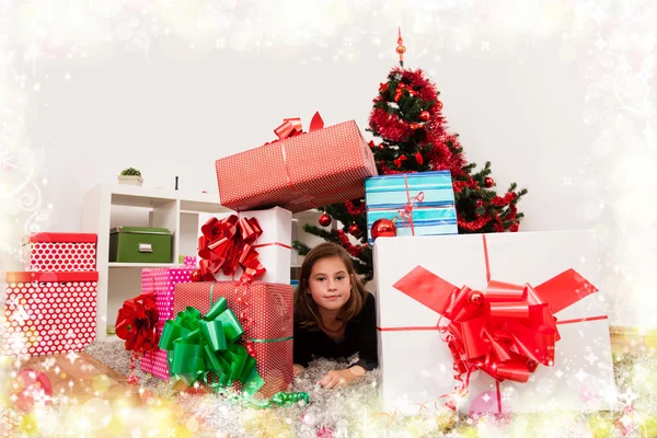 Niños con sus regalos de Navidad — Foto de Stock