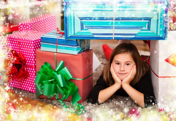 Kinder mit ihren Weihnachtsgeschenken — Stockfoto