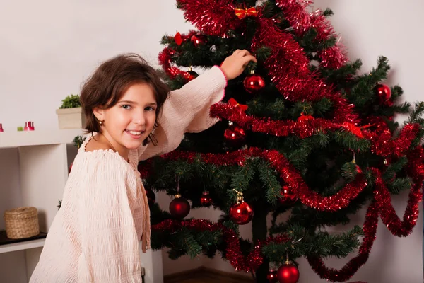 幸せな子供のクリスマス プレゼント — ストック写真