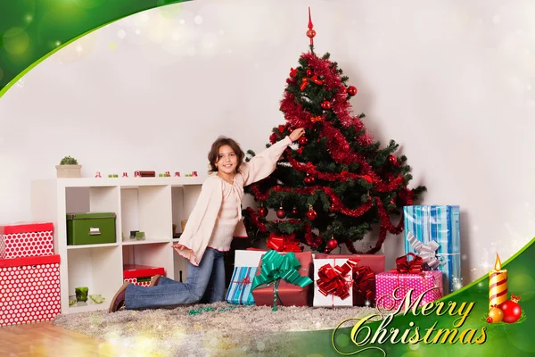 Les enfants avec leurs cadeaux de Noël — Photo