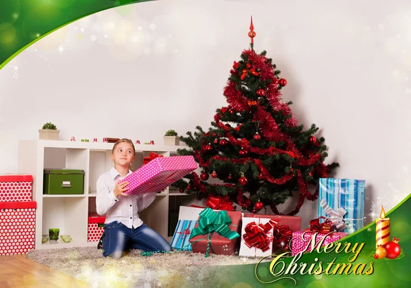 Niños con sus regalos de Navidad — Foto de Stock