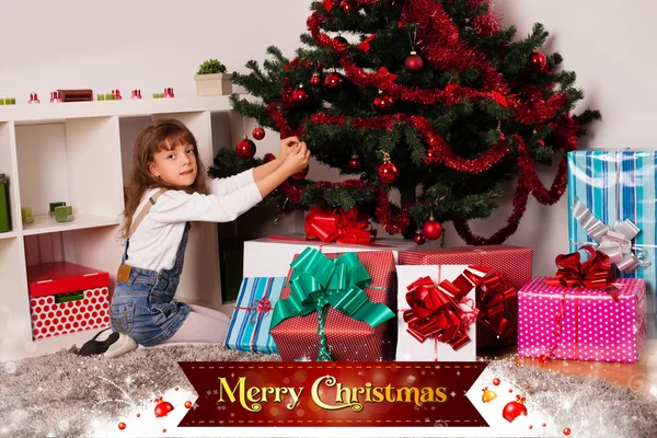 孩子们与他们的圣诞礼物 — 图库照片
