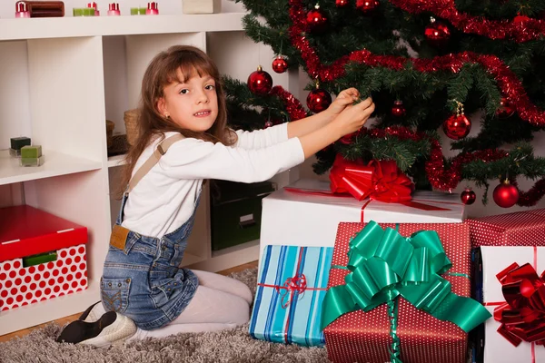 Noel hediye ile mutlu çocuklar