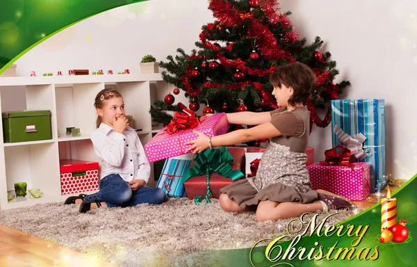 Noel hediyelerini çocuklarla