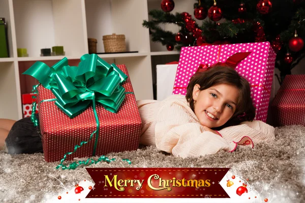 Niños con sus regalos de Navidad — Foto de Stock