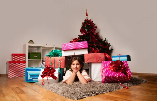 Noel hediye ile mutlu çocuklar