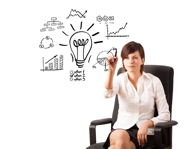 Jovem mulher de negócios desenho lâmpada com vários diagramas um — Fotografia de Stock