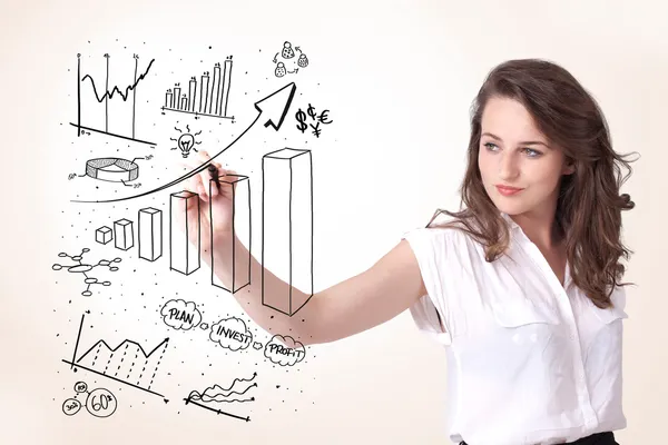 Jonge zakenvrouw diagrammen tekenen op het whiteboard — Stockfoto