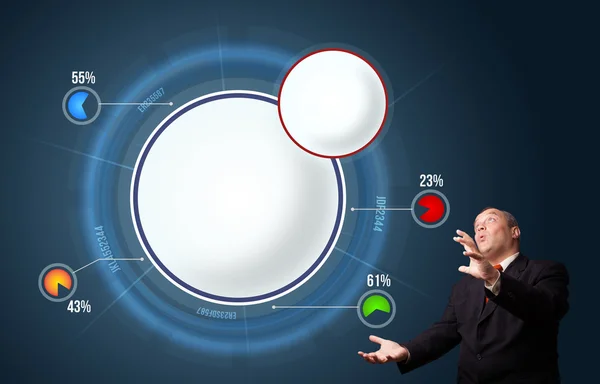 Grappige zakenman presenteren abstracte moderne cirkeldiagram met kopie — Stockfoto