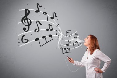 şarkı ve müzik musica ile çekici genç hanım