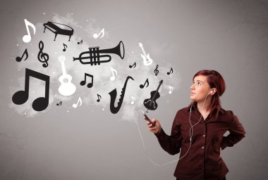 şarkı ve müzik musica ile güzel bir genç kadın