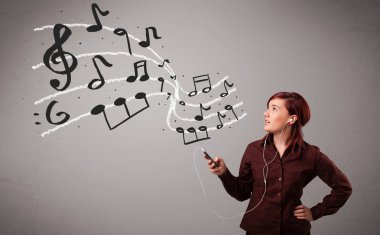 şarkı ve müzik musica ile çekici genç hanım