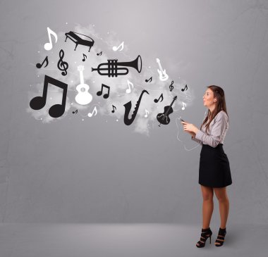şarkı ve müzik musica ile güzel bir genç kadın