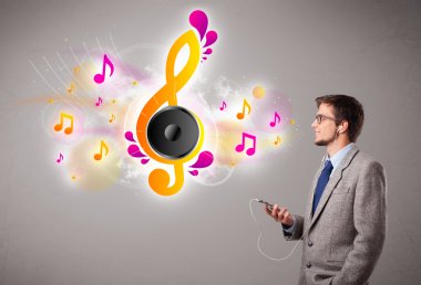 şarkı ve müzik müzik notaları ile genç adam
