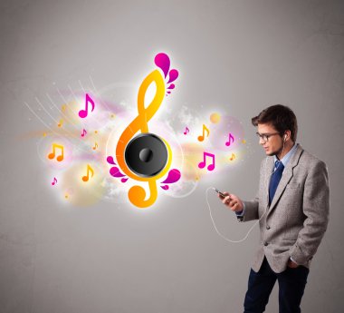 şarkı ve müzik müzik notaları ile genç adam