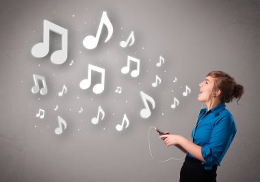 şarkı ve müzik ile müzik n genç ve güzel kadın