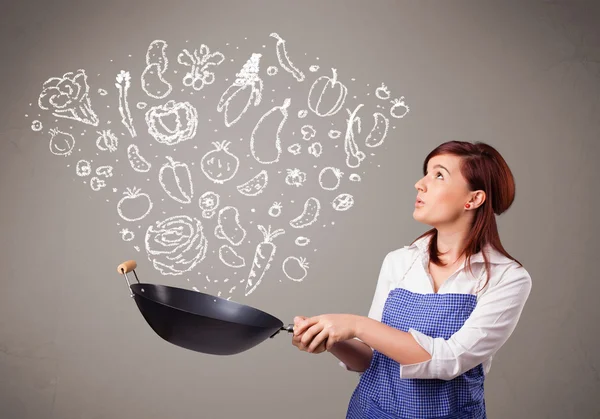 Mujer cocinar verduras —  Fotos de Stock