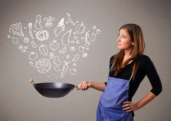 Mujer cocinar verduras — Foto de Stock